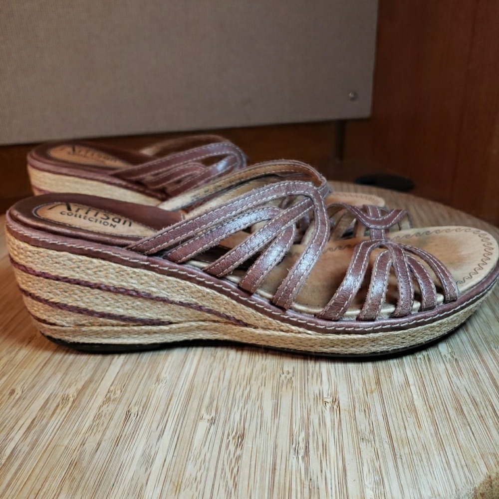 Vintage CLARKS ARTISAN Woman's Size 8M Brown Leather Espadrille Wedge Sandals - Picture 11 of 13